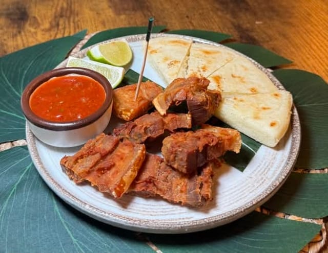 Chicharrón con Arepa.
